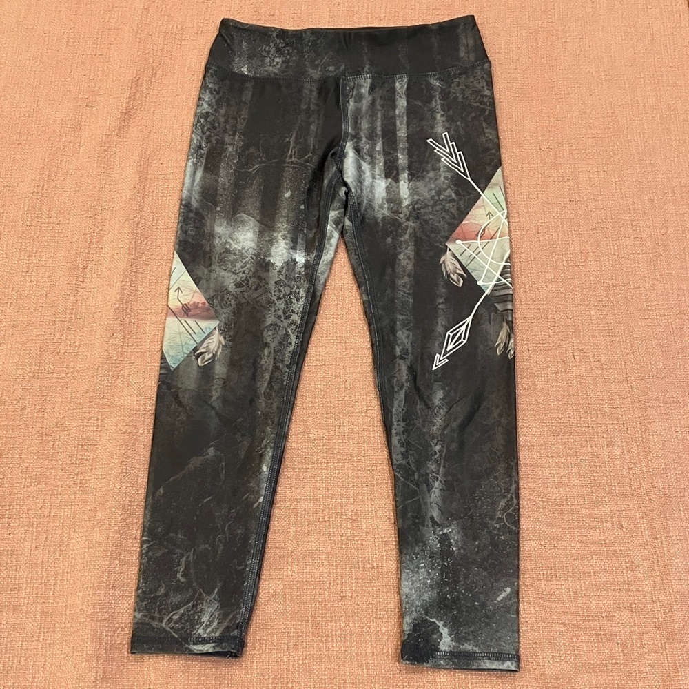 Evolution & Creation yoga 3/4 length capri leggings - feather arrow dream catche - Picture 1 of 16